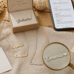 Obtenir collier prénom avis flat lay