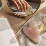 gua sha bienfaits pierre quartz rose huile