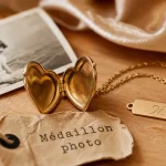 Medaillon coeur photo : gravure et chaîne en or