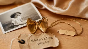 Medaillon coeur photo : gravure et chaîne en or
