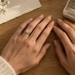 Bague de fiancaille quel doigt : annulaire gauche, diamant solitaire brillant